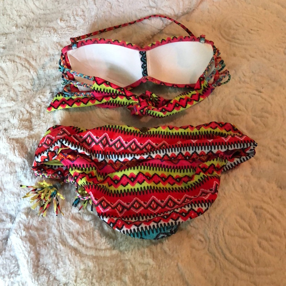 Colorful bikini - Picture 2 of 3